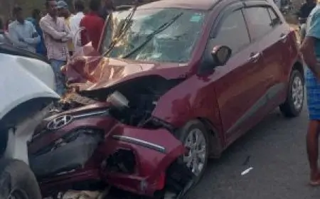 Dhanbad Accident: पूजा कर लौट रहे परिवार की कार और वैन की टक्कर, मची अफरातफरी!