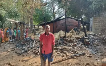 Chakradharpur Fire – भरनिया में आग का कहर, मजदूर दुर्गा सरदार का घर जलकर राख, दो लाख का नुकसान