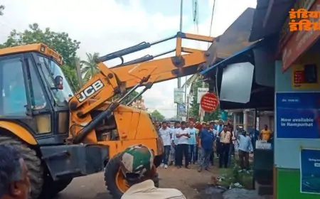 Chakradharpur Bulldozer : शहर में गरजा बुलडोजर, दुकानदारों में मचा हड़कंप!