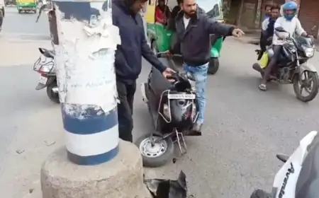 Jamshedpur Accident: तेज रफ्तार ऑटो ने स्कूटी सवार को मारी टक्कर, घायल युवक अस्पताल में भर्ती!