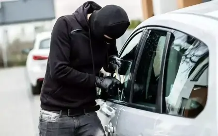 Ranchi Theft: रांची में चोरों का आतंक, कार का शीशा तोड़कर उड़ाए लाखों के सामान!