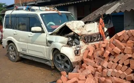 Dhanbad Accident: कुंभ यात्रियों से भरी स्कॉर्पियो का खौफनाक हादसा, 8 घायल!