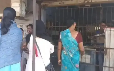 Jamshedpur Protest : महिलाओं का फूटा गुस्सा, सरकारी शराब दुकान जबरन बंद!