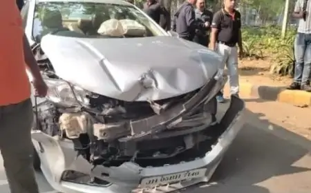 Jamshedpur Accident: सर्किट हाउस गोलचक्कर पर बोलेरो और कार में भयंकर टक्कर, सड़क पर पलटी गाड़ी!