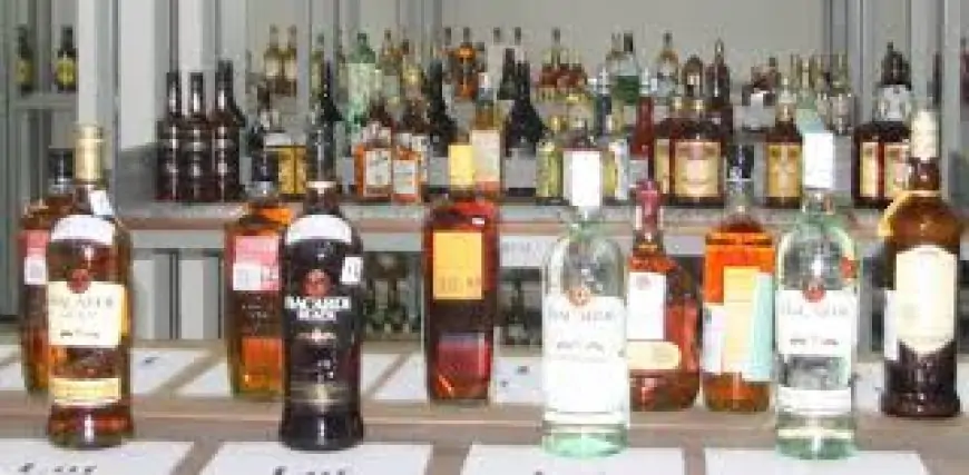 Chaibasa Fake Alcohol Factory : चक्रधरपुर में नकली अंग्रेजी शराब फैक्ट्री का भंडाफोड़, 52 पेटी शराब जब्त!