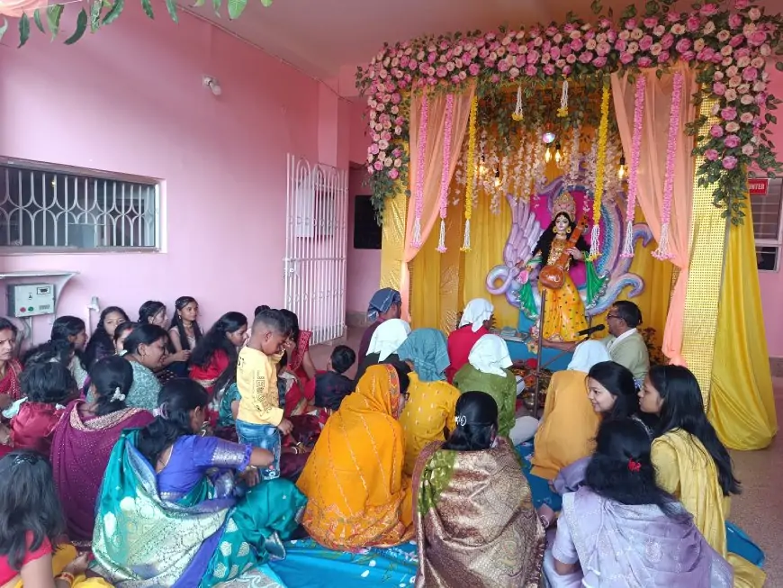 Jamshedpur Saraswati Puja: बसंत पंचमी पर जेवियर पब्लिक स्कूल में मां सरस्वती की भव्य पूजा, बच्चों में दिखा विशेष उत्साह