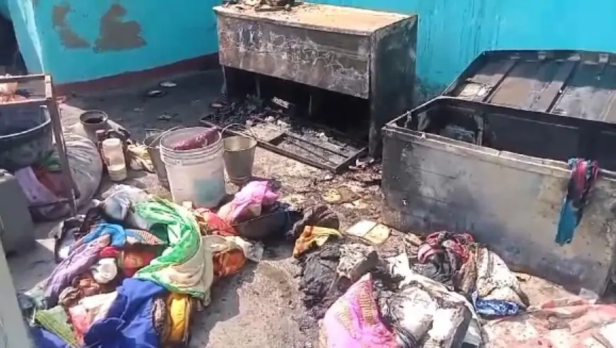 Saraikela Gamharia Fire: अचानक बंद घर में लगी भयानक आग, लाखों का सामान जलकर राख