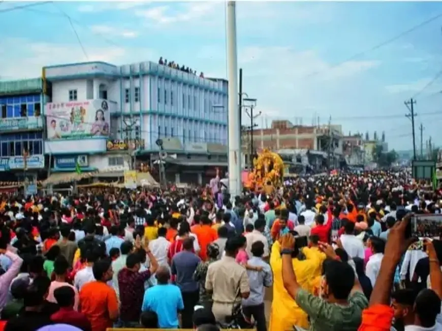 Dhanbad Immersion: मूर्ति विसर्जन के दौरान ट्रैफिक बाधित, पुलिस और स्थानीय लोगों के बीच संवाद, शांति बहाल