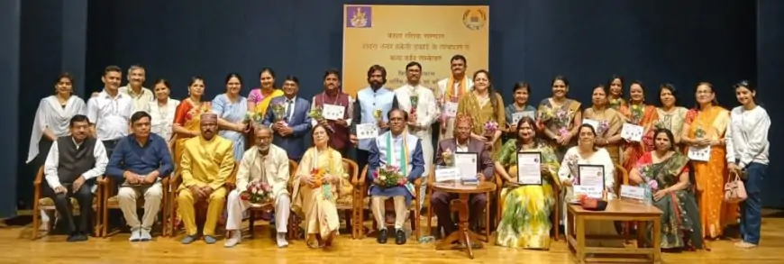 Silvassa Poetry Event: अरब सागर के तट पर कवियों की महफिल, साहित्यिक समाज का अद्भुत संगम