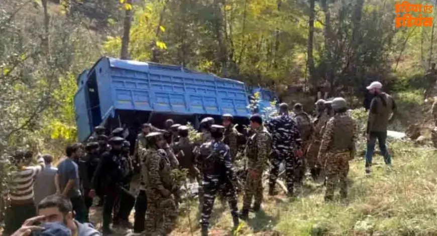 Chakradharpur CRPF Accident: सीआरपीएफ जवानों को लेकर लौट रही मैक्स पिकअप पलटी, 8 जवान घायल!