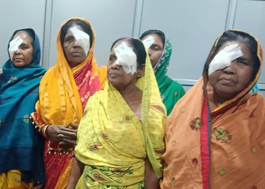 Jamshedpur Eye Surgery: आनंद मार्ग के मुफ्त लैंस प्रत्यारोपण से 15 मरीजों को मिली नई रोशनी!