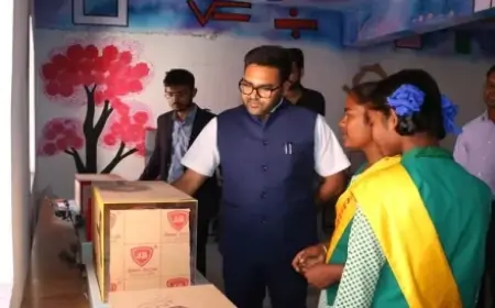 Chaibasa Inspection: डीसी ने किया कस्तूरबा गांधी स्कूल का दौरा, जानिए क्या मिला निरीक्षण में?