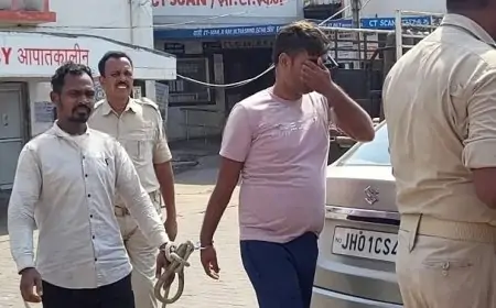 Jamshedpur Sand Scam: बालू से लदा हाईवा जब्त, गाड़ी एस्कॉर्ट कर रहा कार मालिक गिरफ्तार!