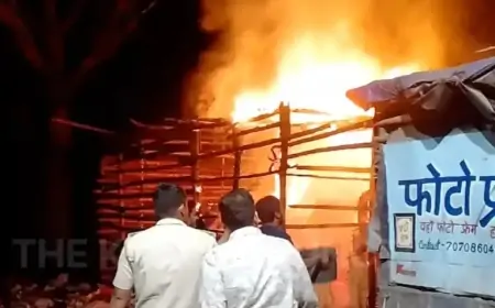 Jamshedpur Fire: होली के दिन जल उठा बाजार, मची अफरातफरी!