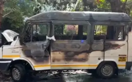 Pune Tragedy: चलते वाहन में भड़की आग, 4 कर्मचारियों की जलकर मौत!