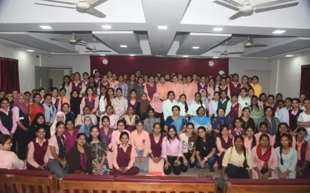 Jamshedpur Training: ग्रेजुएट कॉलेज में स्किल डेवलपमेंट प्रोग्राम खत्म, 120 छात्राओं को मिला मौका!