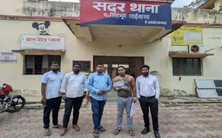 Chaibasa Accident: बस स्टैंड पर दिल दहला देने वाली घटना, शिक्षक नीलमणि प्रधान बुरी तरह घायल!