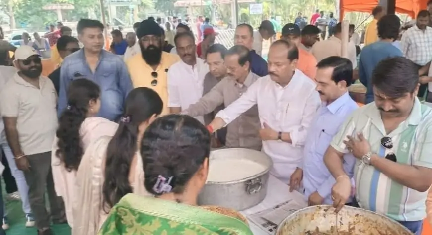 Jamshedpur Bhandaara: सूर्य मंदिर में हजारों श्रद्धालुओं की उमड़ी भीड़, महाभोग वितरण में हुआ ये खास आयोजन!