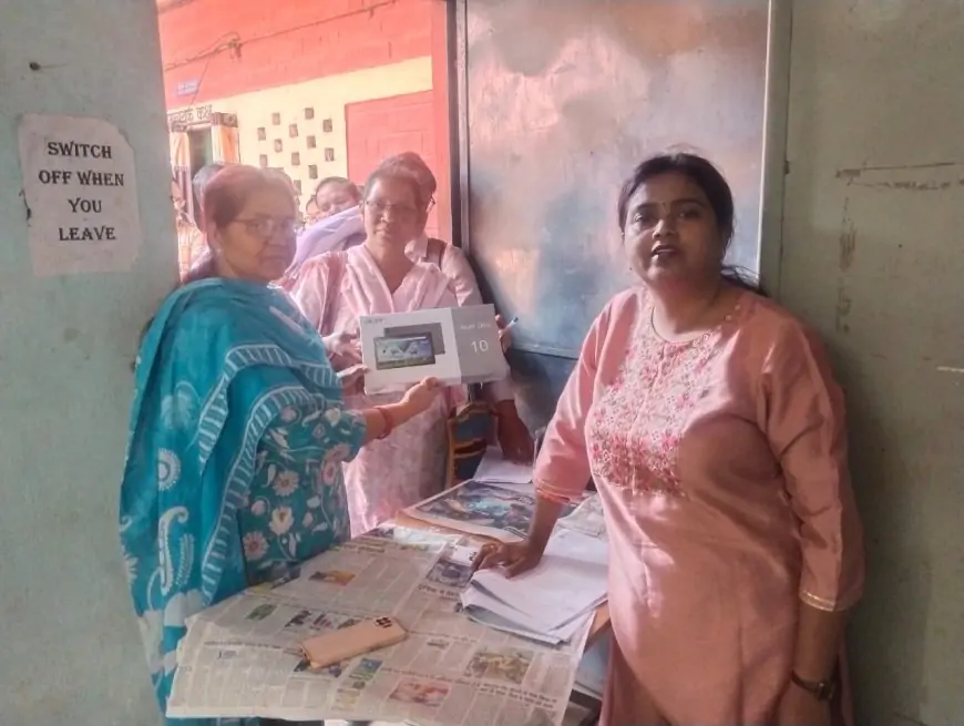 Jamshedpur Distribution: सरकारी स्कूलों में बांटे गए टैबलेट, अब डिजिटल होगी पढ़ाई!