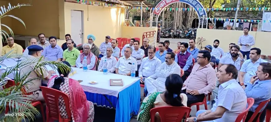 Jamshedpur Holi Meeting: जमशेदपुर में होली को लेकर पुलिस सख्त, टेल्को थाना परिसर में हुई बैठक, डीजे और अश्लील गानों पर रोक!