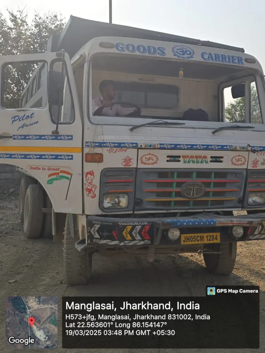 Jharkhand Mining: खनिजों की लूट पर प्रशासन का बड़ा एक्शन, अवैध पत्थर परिवहन करते दो हाईवा जब्त !