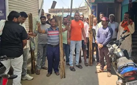 Barkagaon Distribution: रामनवमी पर बड़कागांव में बांटे गए अस्त्र-शस्त्र, अखाड़ों को मिला खास संदेश!