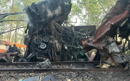 Lalmatia Collision: कोयला लदी मालगाड़ियों की टक्कर से तबाही, दो पायलट जिंदा जले!