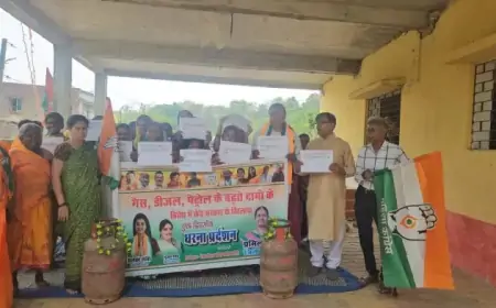 Deoghar Protest: महिला कांग्रेस का हंगामा, गैस-डीजल की महंगाई पर केंद्र सरकार को घेरा