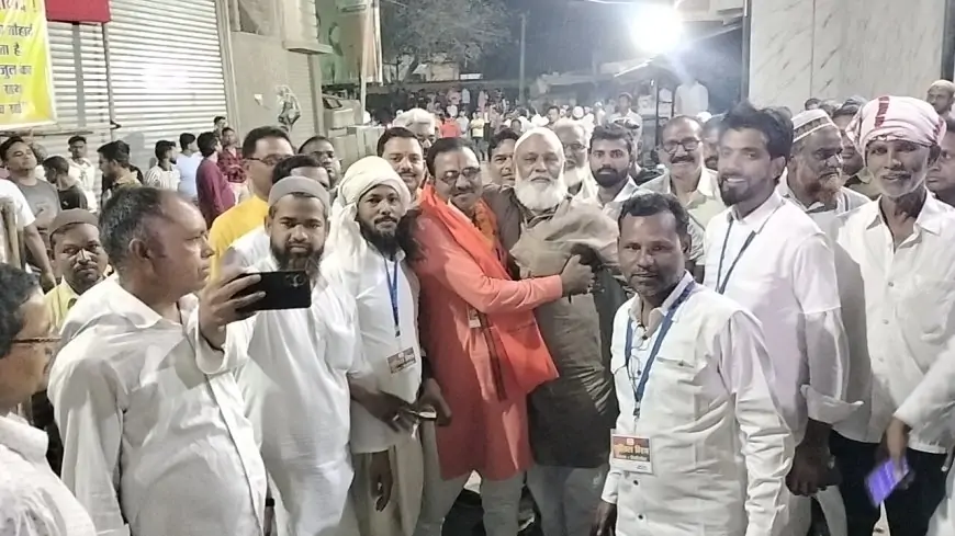 Khorimahua Ramnavami: जब एक साथ लहराईं लाठियां और हुई फूलों की बारिश, रामनवमी पर दिखी गंगा-जमुनी तहज़ीब!