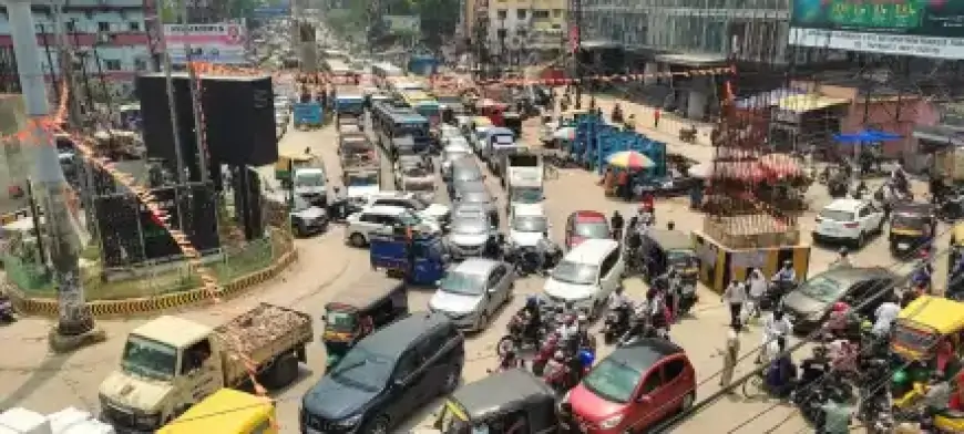 Jamshedpur Traffic Jam: मानगो पुल पर 2 घंटे का तगड़ा जाम, धूप में फंसे स्कूली बच्चे और ऑफिस जाने वाले