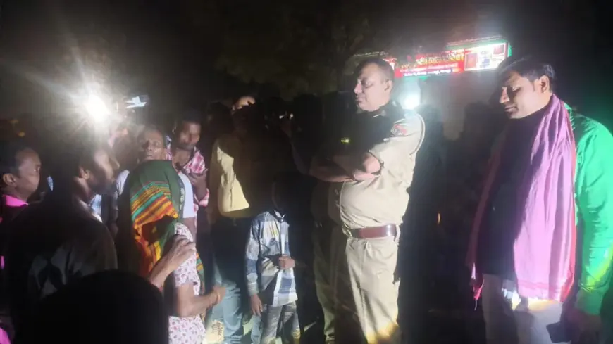 Gorakhpur Accident: घर के सामने बैठी मां-बेटी को रौंद गई तेज रफ्तार कार, मचा कोहराम