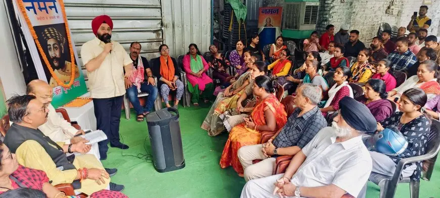 Jamshedpur Salute: नमन परिवार ने वीर कुंवर सिंह के शहादत दिवस पर दी भावभीनी श्रद्धांजलि, युवाओं से की राष्ट्र सेवा की अपील