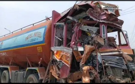 Dhanbad  Collision: अचानक ब्रेक और फिर मौत जैसी टक्कर, 4 गाड़‍ियों के हादसे में मची अफरा-तफरी