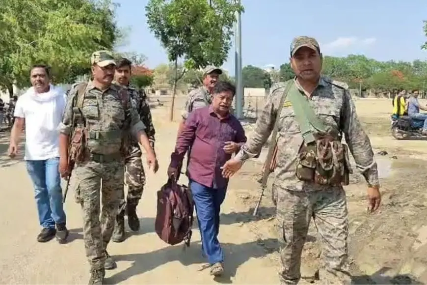 Koderma Raid: ACB की टीम ने रिश्वत लेते राजस्व कर्मचारी को रंगेहाथ पकड़ा!