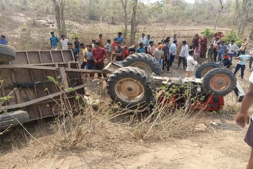 Palamu Accident Mystery: पलामू में घाटी के मोड़ पर पलटा ट्रैक्टर, 5 बच्चों के पिता की दर्दनाक मौत!