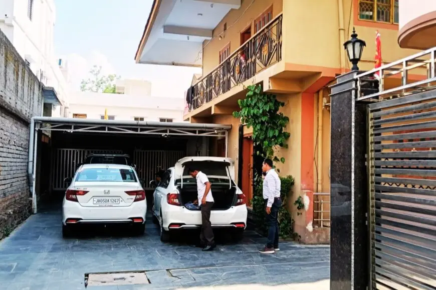 Chaibasa Raid: करोड़ों की टैक्स चोरी का खुलासा? पटेल बंधुओं के घर पर छापा, कोलकाता से पहुंची टीम
