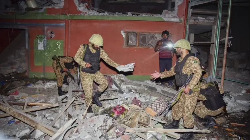 Kashmir Revenge: भारत ने पहलगाम आतंकी हमले का बदला लेते हुए 'ऑपरेशन सिंदूर' में 9 आतंकी ठिकानों को ध्वस्त किया!