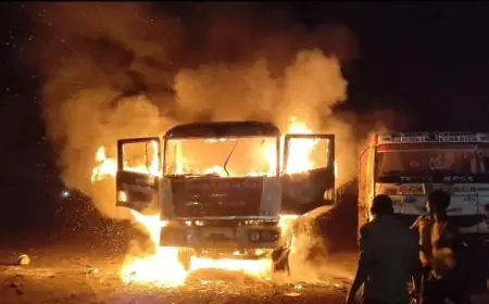 Kandra Fire Accident : अमलगम स्टील कंपनी पार्किंग में खड़े ट्रेलर में लगी आग, केबिन जलकर खाक