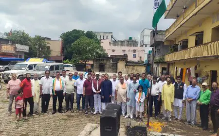 VidyaPati Nagar Celebration: 79वें स्वतंत्रता दिवस पर ध्वजारोहण, देशभक्ति से गूंजा दुर्गापूजा मैदान
