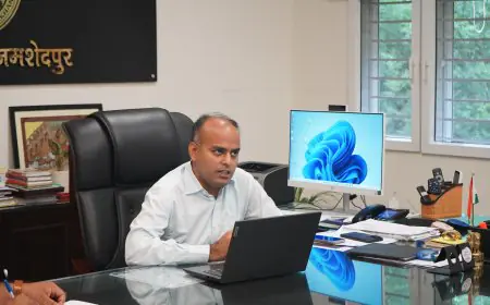 Jamshedpur DC Meeting :  उपायुक्त ने दी सख्त हिदायत, आजीविका संवर्धन योजनाओं में धरातल पर दिखे काम, फर्जी रिपोर्टिंग बर्दाश्त नहीं