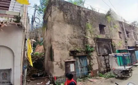 Jamshedpur Building Collapse : जमशेदपुर में जर्जर मकान ढहने से बाल-बाल बचे लोग, कई गाड़ियां मलबे में दब गईं