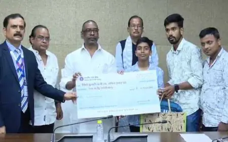 Jharkhand Relief : शहीद कर्मियों के परिजनों को मुख्यमंत्री हेमन्त सोरेन ने सौंपा 1-1 करोड़ रुपये का चेक
