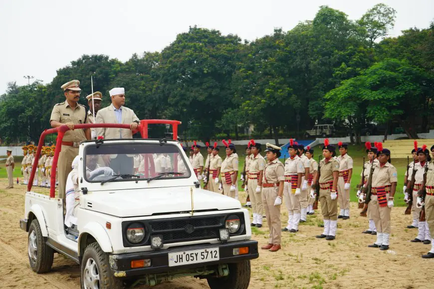 Jamshedpur Inspection: स्वतंत्रता दिवस की अंतिम तैयारियों में प्रशासन हुआ सख्त, परेड में दिखी देशभक्ति की झलक