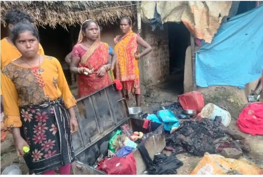 Baharagora Fire Accident : खेत में काम करते समय घर में लगी आग, मिनटों में कपड़े-जेवर-राशन सब राख
