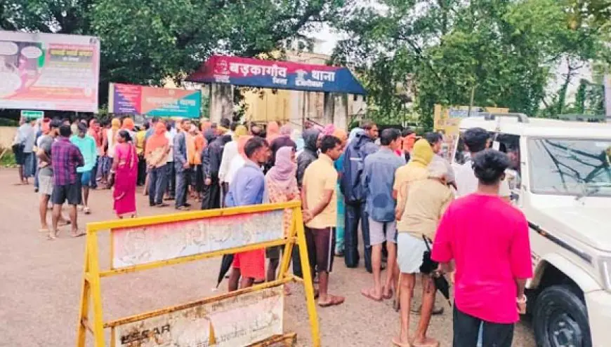 Hazaribagh NTPC Protest : मुआवजा शिविर में हंगामे के बाद ग्रामीणों का जेल भरो आंदोलन, बड़कागांव थाने का घेराव