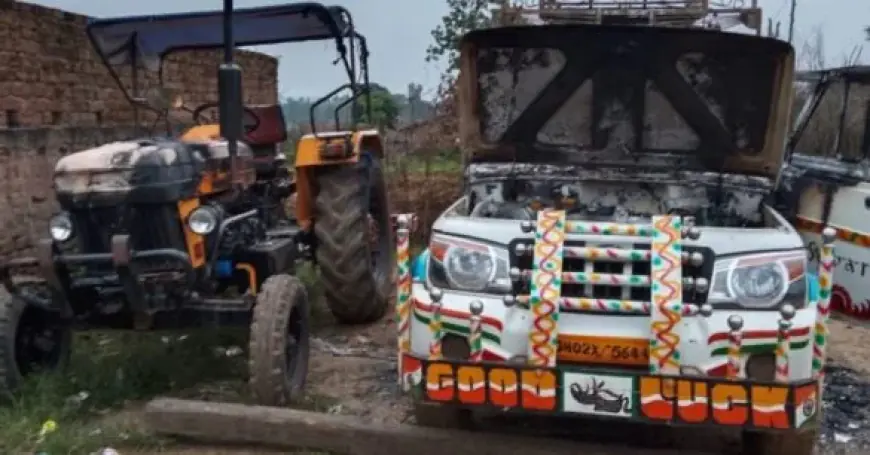 Chatra Maoist Attack: लेंबोडीह गांव में हथियारबंद नक्सलियों का तांडव, ट्रैक्टर-पिकअप जला, गांव में दहशत