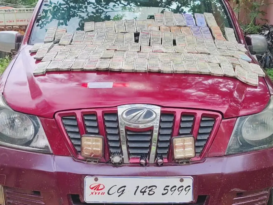 Palamu Cash Seizure : पलामू में लावारिस SUV से बरामद हुए 46 लाख रुपये कैश, पुलिस जांच में जुटी