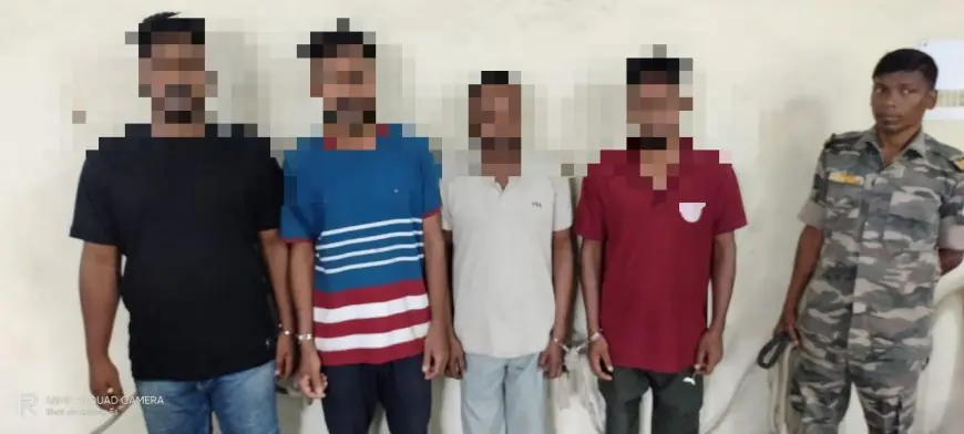 Saraikela Theft Gang: पुलिस ने चार अपराधियों को किया गिरफ्तार, लाखों का माल बरामद