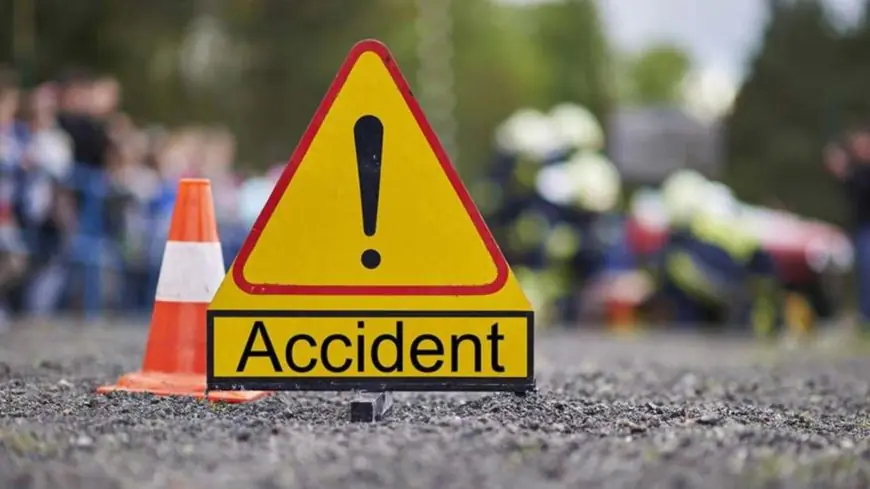 Ballalpur Road Accident : बल्लालपुर के पास एनएच-12 पर तीन वाहनों की भीषण टक्कर, पिता-पुत्र की मौत, 6 मजदूर गंभीर रूप से घायल