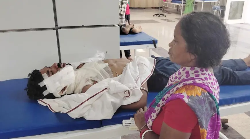 Jamshedpur Accident: खाना बनाते समय युवक के कपड़े में लगी आग, बाल-बाल बची जान
